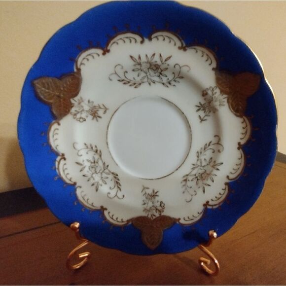 Lot of 2 Vintage Saucers with Gold Trim - Picture 2 of 7